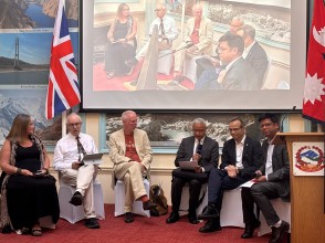 नेपालको पुनर्निर्माणका सघाउन अन्तर्राष्ट्रिय सम्मेलन गर्न ब्रिटिश सरकारलाई आग्रह