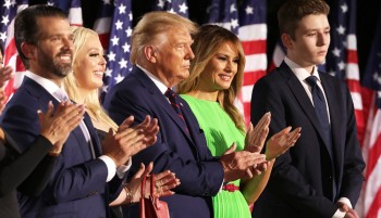 इरानमा सैन्य कारबाही रोक्नेबारे विचार गरिरहेको ट्रम्पको भनाइ