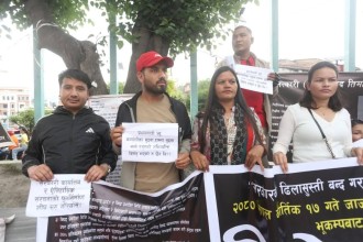 पुनर्निर्माणमा ढिलाइ भएको भन्दै जाजरकोटका भूकम्पपीडित सडकमा