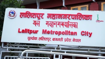 शंखमुलको सडक पेटीको पाईप महानगरले हटायो