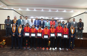 प्रधानमन्त्रीबाट अन्तर्राष्ट्रिय प्रतियोगितामा पदक विजेता खेलाडीलाई पुरस्कार वितरण