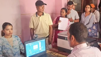 राष्ट्रिय परिचयपत्र भएका व्यक्तिले संसारको जुनसुकै ठाउँबाट मतदाता नामावलीमा नाम दर्ता गराउन मिल्ने