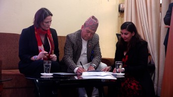 लेर्डल ग्लोबल हेल्थ द्वारा सरकारलाई आपतकालीन हेरचाह लर्निङ ल्याब किट हस्तान्तरण