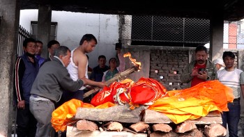 इन्द्रायणी घाटमा नेपालभाषा टाइम्सका पूर्वसम्पादक मानन्धरको अन्तेष्टि