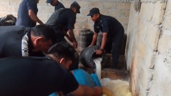 मकवानपुरमा ठूलो परिमाणमा मदिरा र कच्चा पदार्थ बरामद