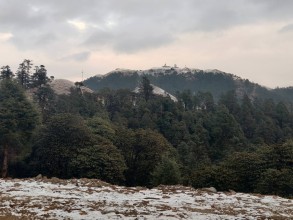 शैलुङ क्षेत्रमा हिजोबाट हिउँ पर्न सुरु