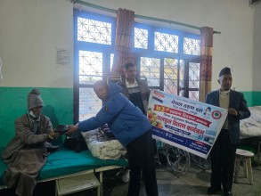 तरुण दलको स्थापना दिवसमा बिरामीहरुलाई फलफूल वितरण