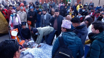 आमरण अनशन बसेका डा. निकोलस भुसालको स्वास्थ्यमा समस्या, वीर अस्पताल लगियो