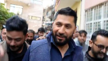 रवि लामिछानेलाई प्रश्न, 'लौरो टेक्ने कि घण्टी बजाउने ?'