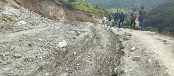 अविरल वर्षाका कारणा बाजुराका  विभिन्न ठाउँका सडक अबरुद्ध