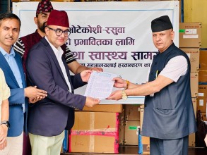 बाढी प्रभावितलाई औषधि आयातकर्ता संघद्वारा तीन करोड वराबरको सामग्री हस्तान्तरण