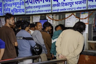 दशैँका लागि अग्रिम टिकट बुकिङ खुलेसँगै नयाँ बसपार्कमा यात्रुको घुइँचो