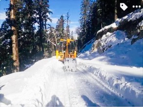 हिमपातपछि अवरुद्ध कर्णाली राजमार्ग पुनः सञ्चालनमा (तस्बिरहरु)