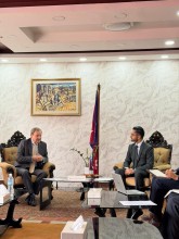 शिक्षामन्त्री पोखरेल र बेलायती राजदूत फेनबीच भेटवार्ता