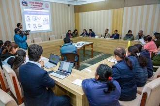 चारवटा विद्यालयमा ‘साना डाक्टर कार्यक्रम’ सञ्चालन गर्दै महानगर