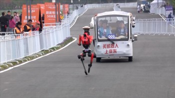 बेइजिङ हाफ म्याराथनमा अनर कम्पनीको रोबोटले जित्यो उपाधि