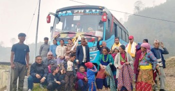 उर्माखुमा पहिलो पटक यात्रुवाहक बस पुग्दा स्थानीयले पूजा गरेर गरे स्वागत