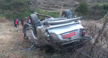 चालक निदाउँदा स्कारपियो ३० मिटर तल खस्यो, ४ घाइते