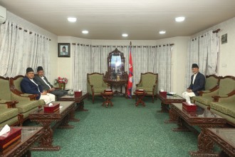 सभामुख अर्यालले गरे पूर्व सभामुख घिमिरे र अग्नि सापकोटासँग भेटवार्ता