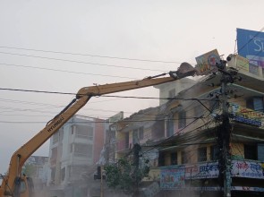 वीरगन्जमा मुख्य सडक विस्तार सुरु, डोजर चलाएर काम अगाडि बढाइयो