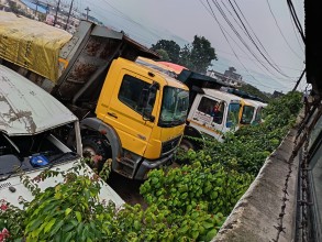 मकवानपुरमा १३ वटा ओभर लोड टिपर नियन्त्रणमा