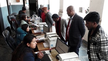 तीन दलले पेश गरे बन्दसूची