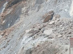 मुग्लिन–नारायणगढ सडक खण्डमा सुक्खा पहिरो, दुवैतर्फको आवागमन ठप्प