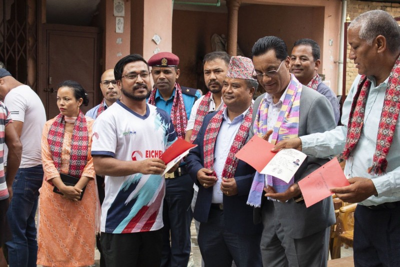 चन्द्रागिरि नगरपालिकाद्धारा ९ नं. वडाका ३१ वडावासीलाई लालपूर्जा वितरण 