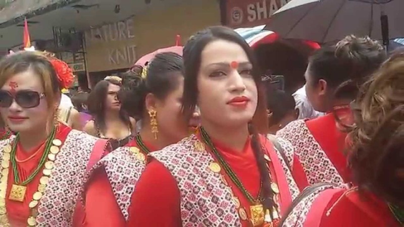 ‘राजनीतिक सहभागिता हाम्रो अधिकार’ नारासहित लैङ्गिक तथा यौनिक अल्पसङ्ख्यकले गाईजात्रा उत्सब मनाउँदै