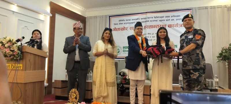 हिकारू फाउन्डेसनद्दारा सशष्त्र प्रहरीलाई गोताखोर सामाग्री हस्तान्तरण