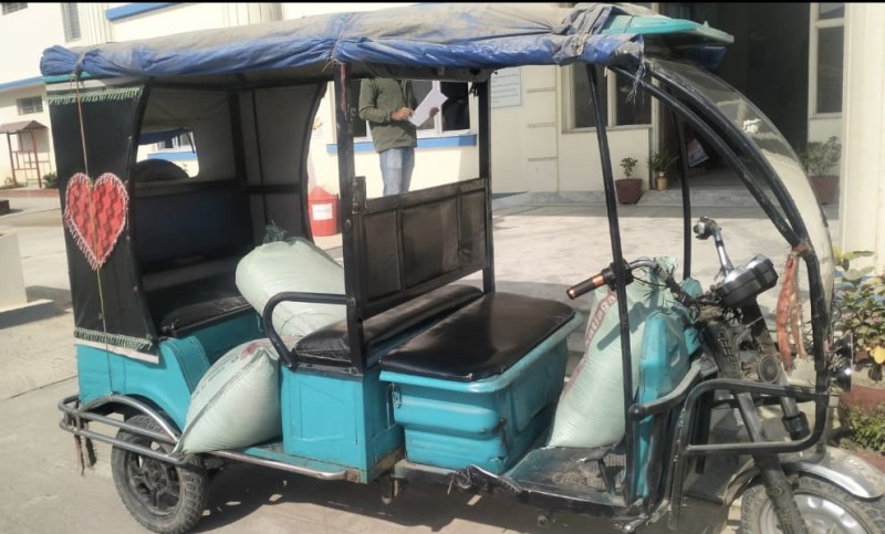 तस्करीको चीनी सहितको ई रिक्सा र चालक पक्राउ 