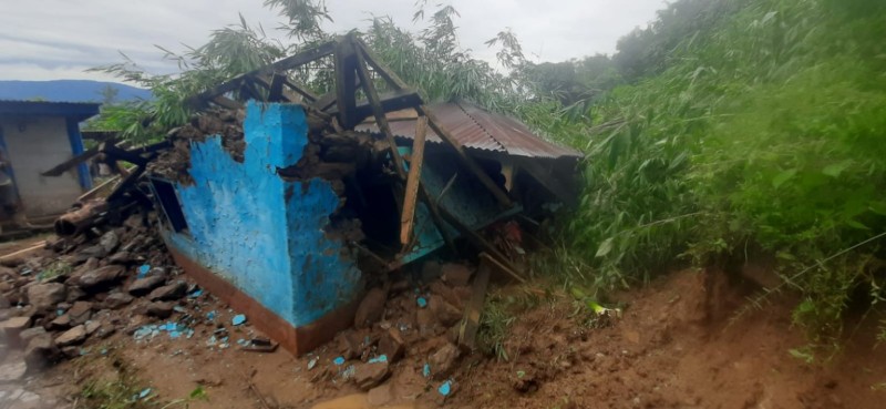 इलाममा पहिरोमा परी मृत्यु हुनेको संख्या १८ पुग्यो