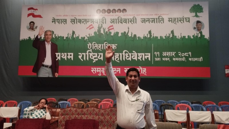 अत्यधिक मदिरा सेवन गरेका गायक राईलाई विमानले फर्कायो