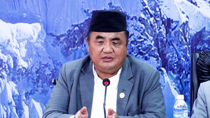 राष्ट्रिय गौरवका आयोजनाहरुलाई पुन विचार गरेर घटाउनुपर्छ : मन्त्री राई 