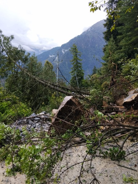 अविरल वर्षाले देशभरका राजमार्ग प्रभावित, दर्जनौँ सडकखण्ड अवरुद्ध