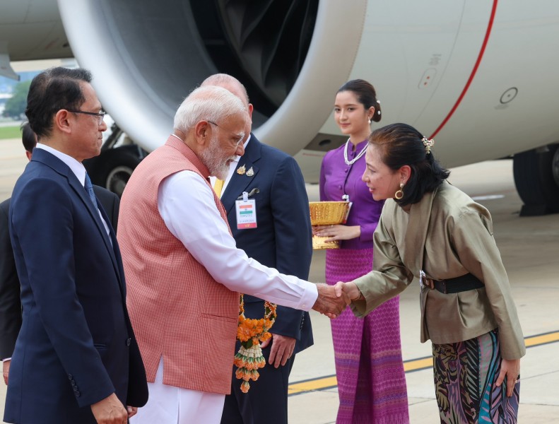 मोदी पनि पुगे बैंकक, भोली ओलीसँग साइडलाइन बार्ता हुने