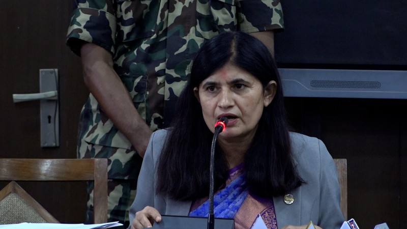 सामान्य प्रशासनमन्त्री न्यौपानेले सार्वजनिक गरिन् एक महिनाको प्रगति