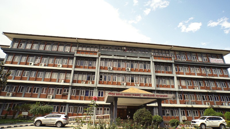 अनियमिततामा मुछिएका कार्यालय प्रमुख र लेखापाललाई जिम्मेवारीबाट हटाइयो