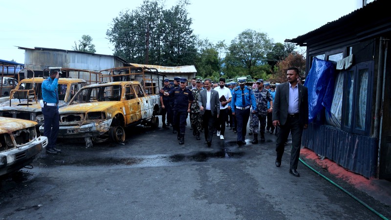 गृहमन्त्री अर्यालद्धारा उपत्यका ट्राफिक प्रहरी कार्यालयको अनुगमन