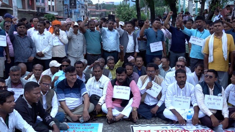 किसानको भुक्तानी रोक्ने प्रधानमन्त्री नै हुन्  : उखु किसान