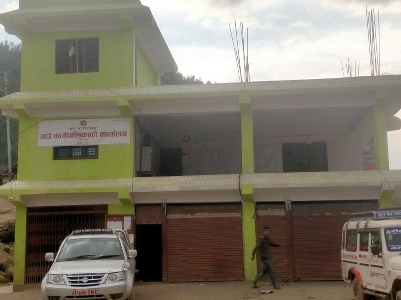 मुगुका सरकारी तथा नीजि क्षेत्रका कार्यालयहरु अपाङ्गतामैत्री भएनन्, सेवाग्राहीलाई सास्ती