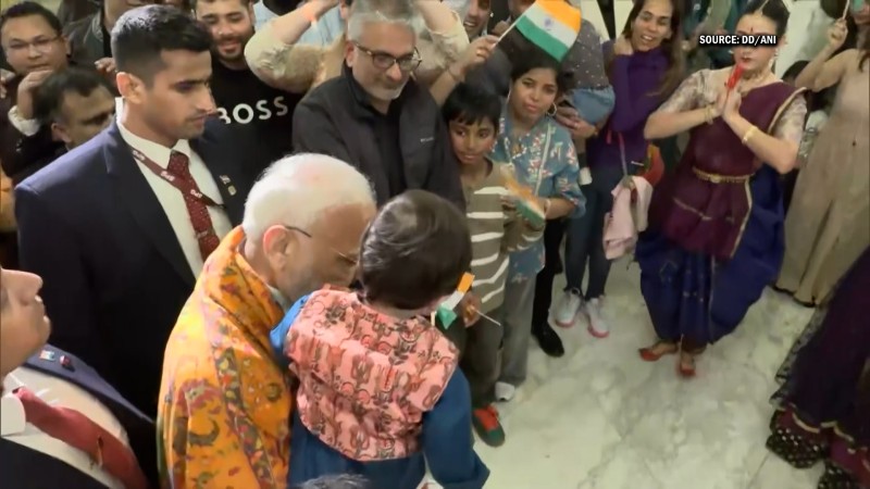अर्जेन्टिना पुगे नरेन्द्र मोदी, स्वागतमा उत्साहित देखिए भारतीय