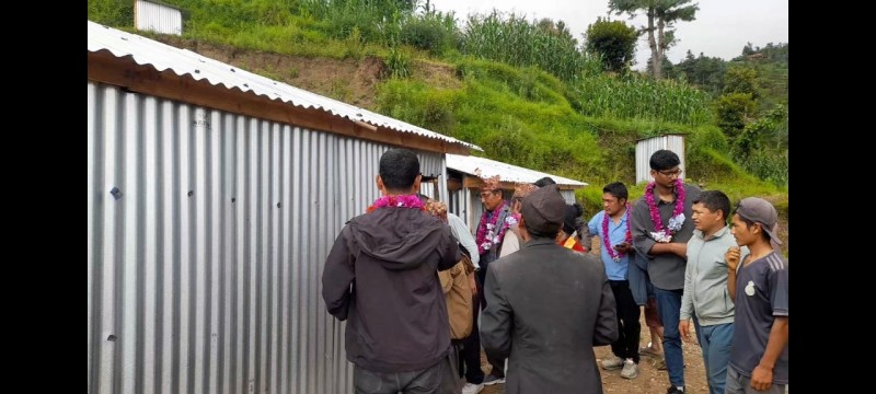 डडुवाका पहिरोपीडित थामी समुदायलाई २२ अस्थायी आवास हस्तान्तरण 