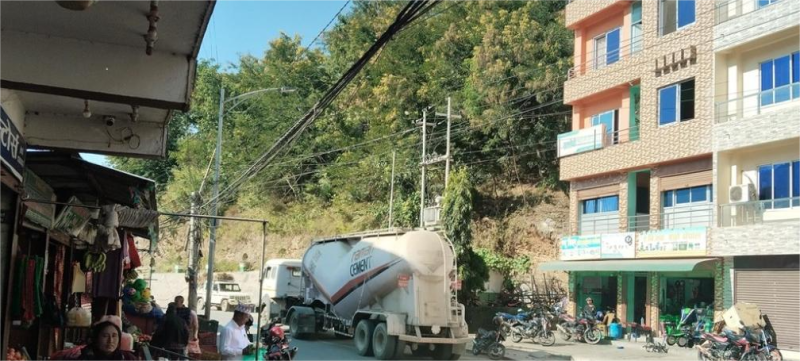 ठेक्का सम्झौता तोडिएपछि मरिण डाइभर्सनबाट सामग्री उठाउँदै निर्माण कम्पनी 