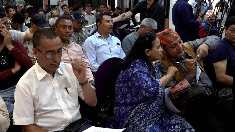 सुनमा लगाइएको विलासी कर खारेज गर्न प्रधानमन्त्रीको ध्यानाकर्षण