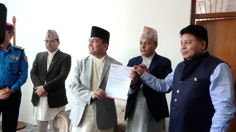 हिलटेक समूहद्वारा सरकारलाई पानी ट्याङ्की र ट्राफिक कोन सहयोग