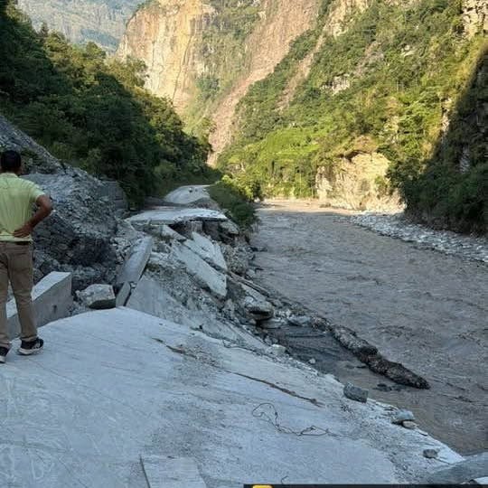 राहुघाटको अवरोधले रोकियो बेनी–जोमसोम सडक खुलाउने काम