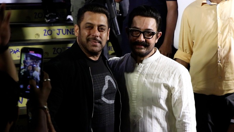 पूर्व प्रेमिकाको जन्मदिनमा सलमान : सामूहिक तस्विर र भिडियोको चर्चा