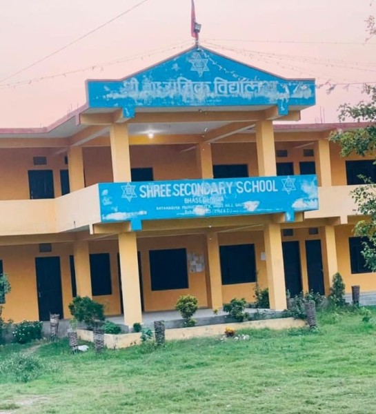 स्कुलको कम्प्युटर चोर्ने ३ जना सामानसहित पक्राउ