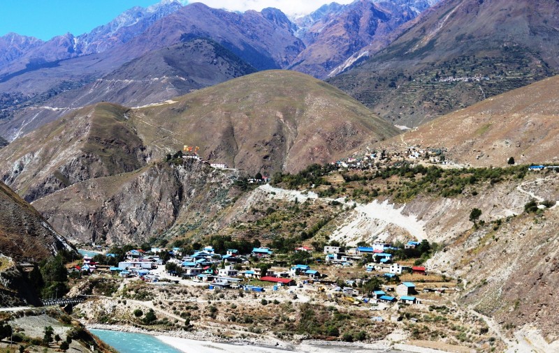 देशभर बिहानै टीकाको चटारो, त्रिपुराकोटमा भने देवीको पूजापछि मात्रै टीका